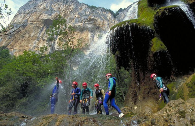 Les principaux sites : - Canyon des Ecouges (St Gervais - Rovon) - Canyon du Furon (Engins, Sassenage) - Canyon des Moules Marinières (St Andéol - St Guillaume) - Canyon du Léoncel ( Oriol-en-Royans) - Canyon du Versoud (La Rivière) - Canyon du Rio Sourd ( Treschenu-Creyers, Glandage) - Mouna Pellas (Gresse-en-Vercors) - Canyon de la Comane (Chamaloc) Canyon-dans-le-Vercors---JL-Rigaux