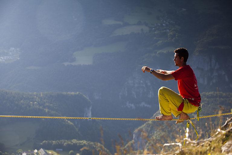 Slackline dans le Vercors ©Booth