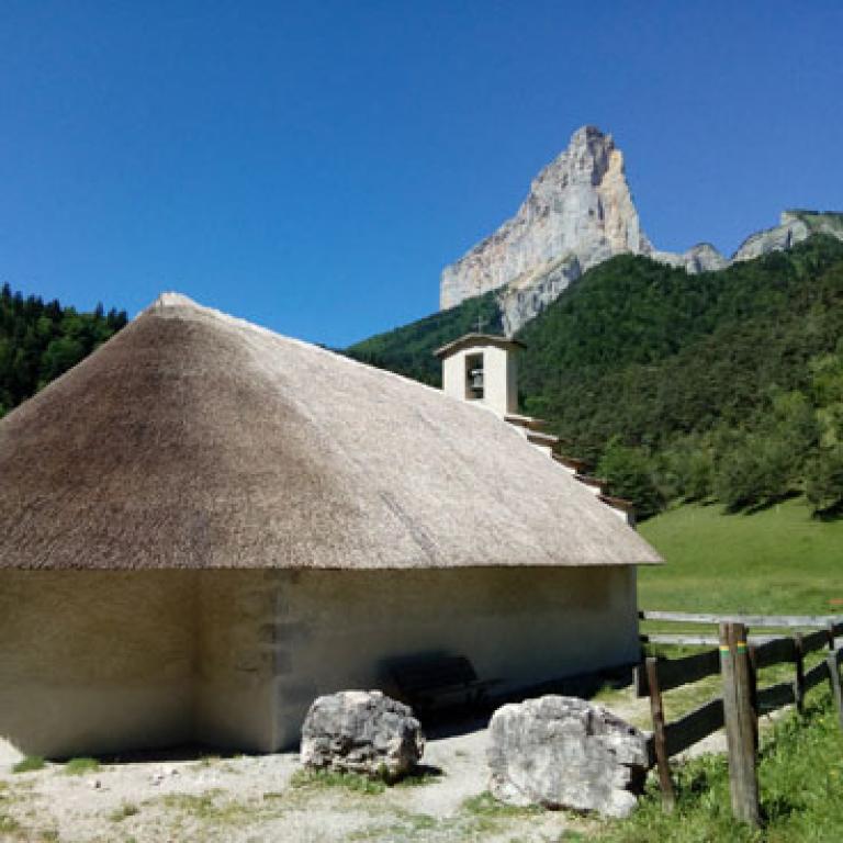 Le Mont-Aiguille depuis la chapelle de Trézanne - ©OT Trièves