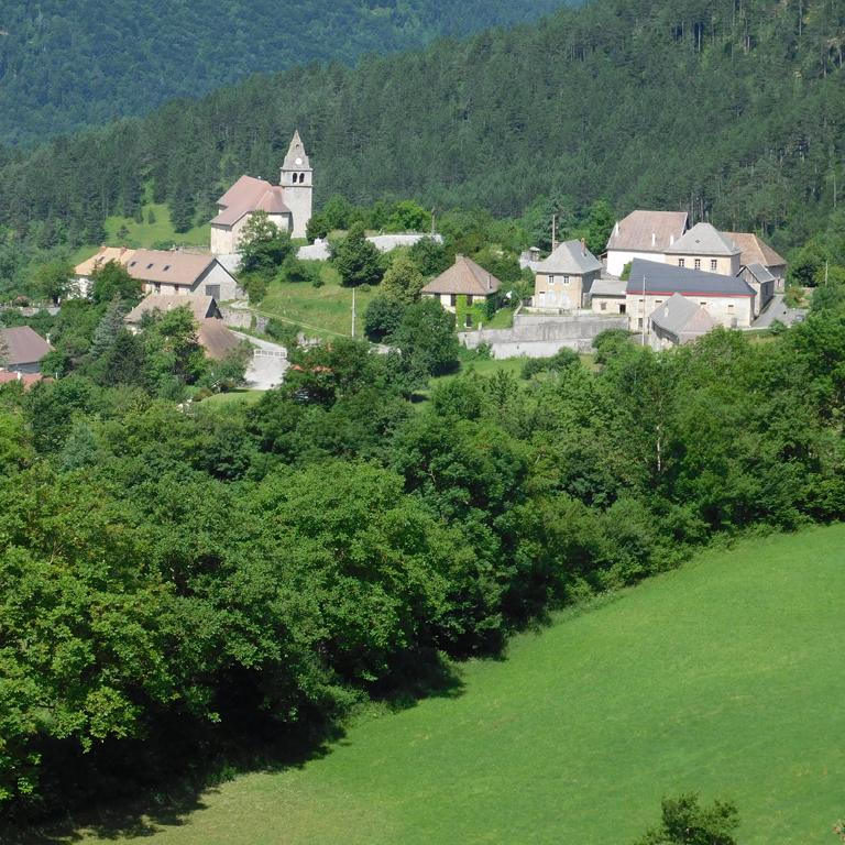 Le village de Tréminis ©OT Trièves Le village de Trémini